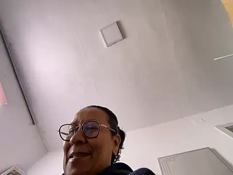 Snapshot of sweeviolet chatting on 09.24.25 sweeviolet online show from 09.24.25