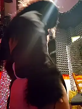 Snapshot of Toptransluder chatting on 02.12.25 Toptransluder online show from 02.12.25