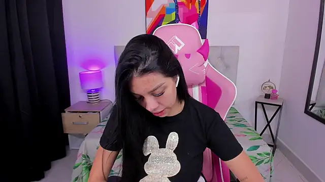 Snapshot of KristalFoxx chatting on 10.12.25 KristalFoxx online show from 10.12.25