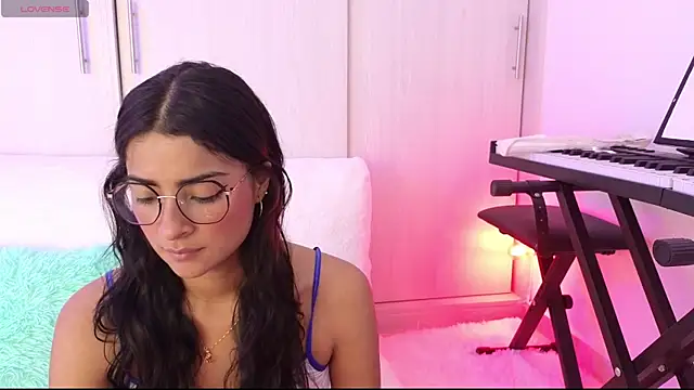 Snapshot of Yues050600 chatting on 12.30.24 Yues050600 online show from 12.30.24