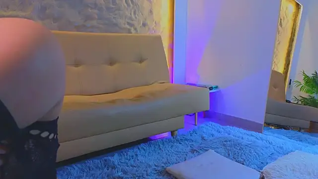 Isa  Blanc online show from 10.20.25