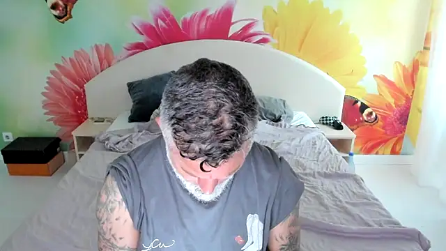 Snapshot of BlowMyXXL chatting on 11.10.25 BlowMyXXL online show from 11.10.25