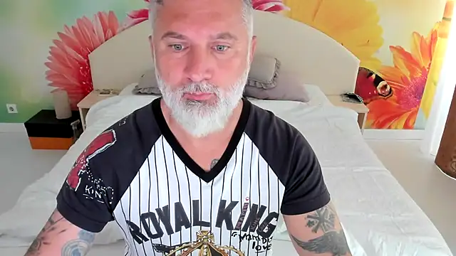 Snapshot of BlowMyXXL chatting on 11.12.25 BlowMyXXL online show from 11.12.25