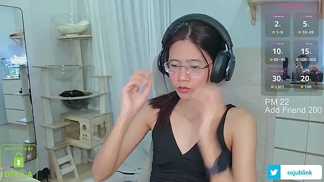 Snapshot of littlemiilk chatting on 11.15.25 littlemiilk online show from 11.15.25