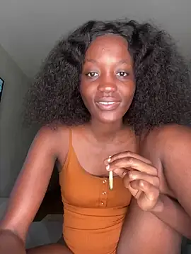 Snapshot of Fanclubbbbb chatting on 10.08.25 Fanclubbbbb online show from 10.08.25