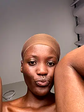 Snapshot of Fanclubbbbb chatting on 11.02.25 Fanclubbbbb online show from 11.02.25