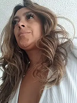 lauramcdowell1 online show from 03.09.25