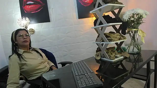 miss lucero1 online show from 03.04.25