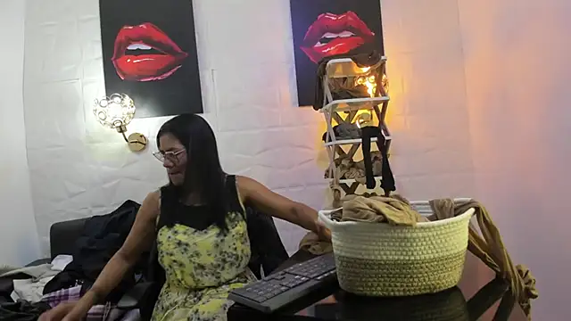 miss lucero1 online show from 03.10.25