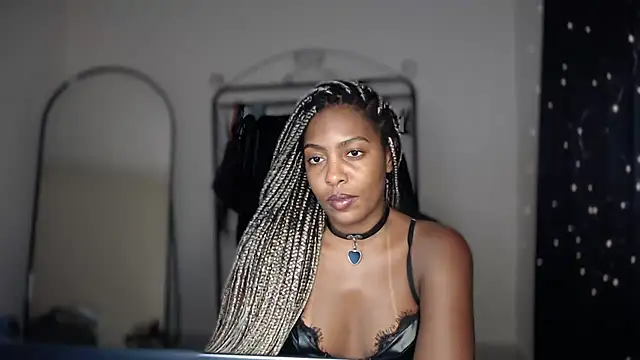 Snapshot of marisilva_br chatting on 09.29.25 marisilva br online show from 09.29.25