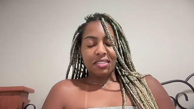 Snapshot of marisilva_br chatting on 10.03.25 marisilva br online show from 10.03.25