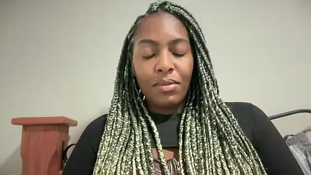 Snapshot of marisilva_br chatting on 10.13.25 marisilva br online show from 10.13.25