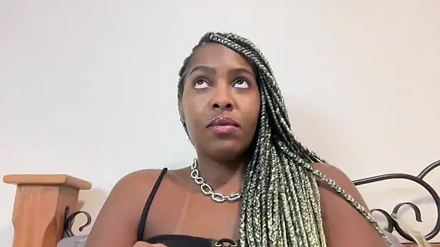 Snapshot of marisilva_br chatting on 10.19.25 marisilva br online show from 10.19.25