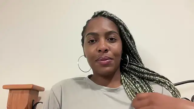 Snapshot of marisilva_br chatting on 10.20.25 marisilva br online show from 10.20.25