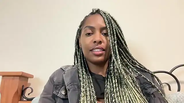 Snapshot of marisilva_br chatting on 10.22.25 marisilva br online show from 10.22.25