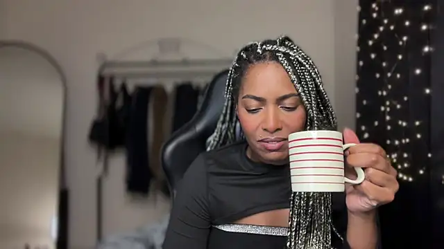 Snapshot of marisilva_br chatting on 11.11.25 marisilva br online show from 11.11.25