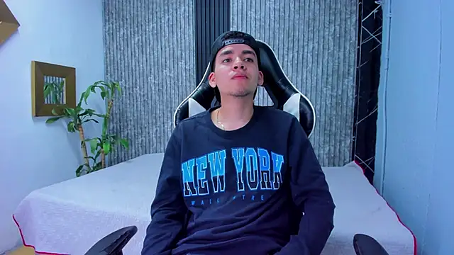 Mike 0233  online show from 11.06.25