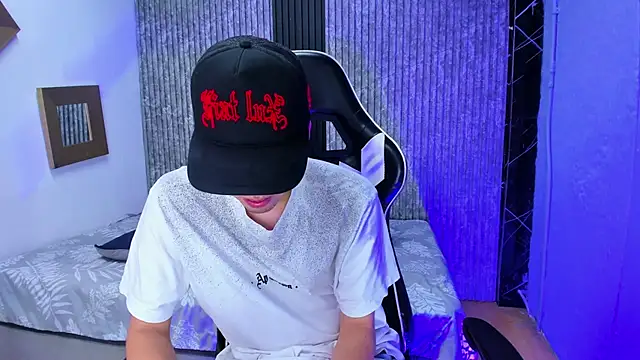 Mike 0233  online show from 12.19.25