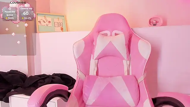 Snapshot of violeth_hill chatting on 10.09.25 violeth hill online show from 10.09.25