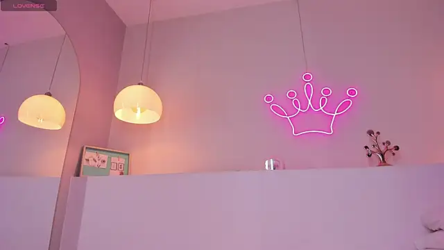 Snapshot of violeth_hill chatting on 10.18.25 violeth hill online show from 10.18.25