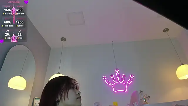 Snapshot of violeth_hill chatting on 10.28.25 violeth hill online show from 10.28.25