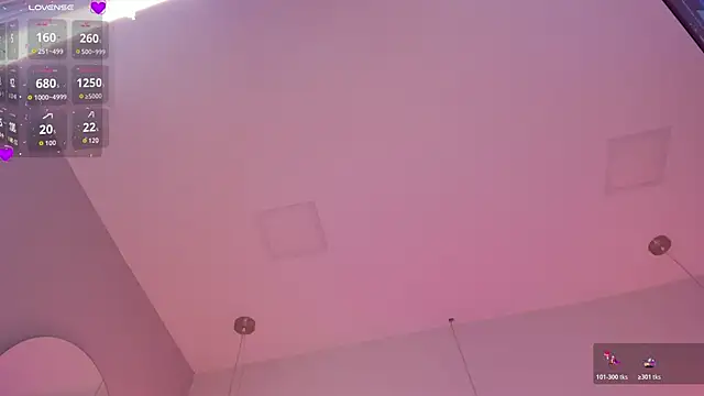 Snapshot of violeth_hill chatting on 10.30.25 violeth hill online show from 10.30.25