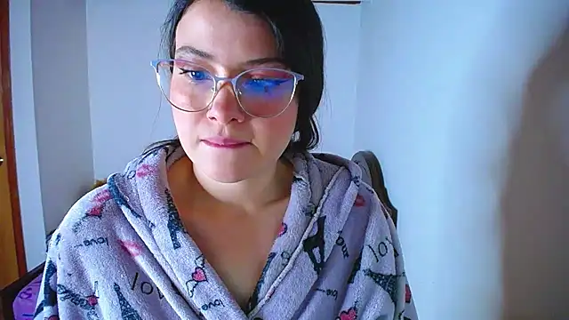 Snapshot of juli05star20 chatting on 10.05.25 juli05star20 online show from 10.05.25