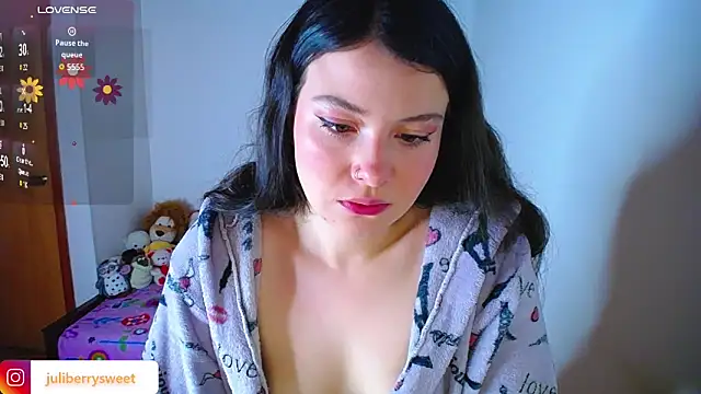 Snapshot of juli05star20 chatting on 10.10.25 juli05star20 online show from 10.10.25