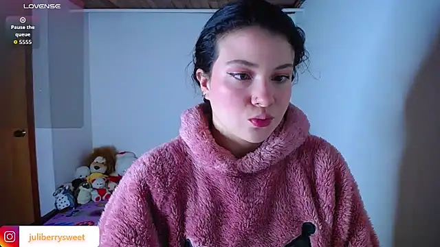 Snapshot of juli05star20 chatting on 10.15.25 juli05star20 online show from 10.15.25