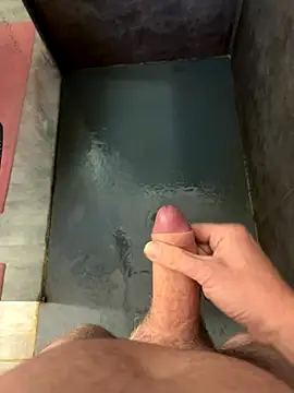 Snapshot of thestringer chatting on 10.04.25 thestringer online show from 10.04.25