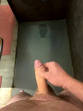 Snapshot of thestringer chatting on 10.14.25 thestringer online show from 10.14.25