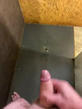 Snapshot of thestringer chatting on 10.16.25 thestringer online show from 10.16.25