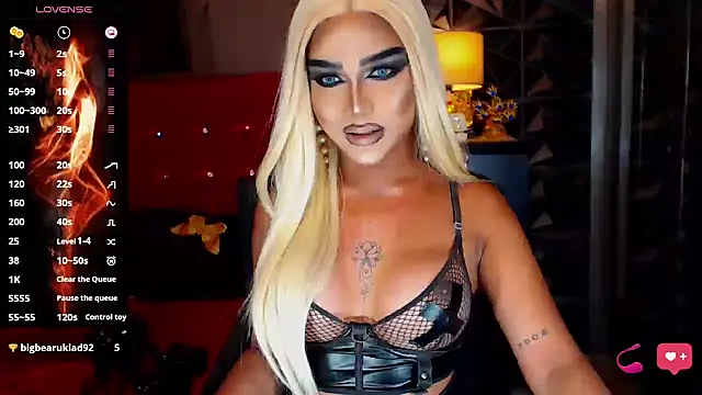 Snapshot of NatalyaFox chatting on 02.01.25 NatalyaFox online show from 02.01.25