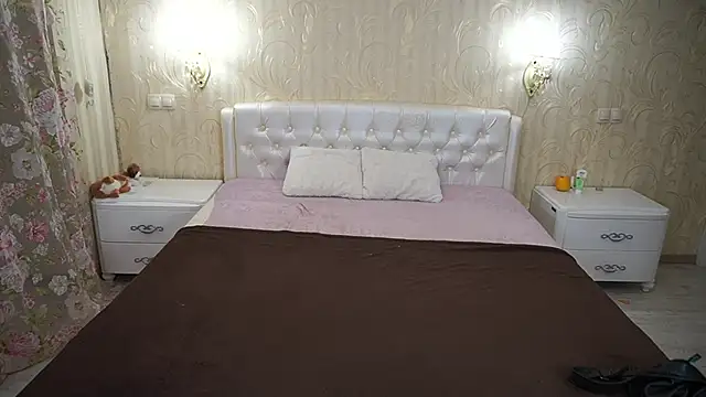 Snapshot of LunaaMayy chatting on 11.01.25 LunaaMayy online show from 11.01.25