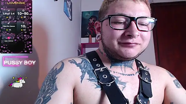 Snapshot of princeFtm chatting on 02.04.25 princeFtm online show from 02.04.25