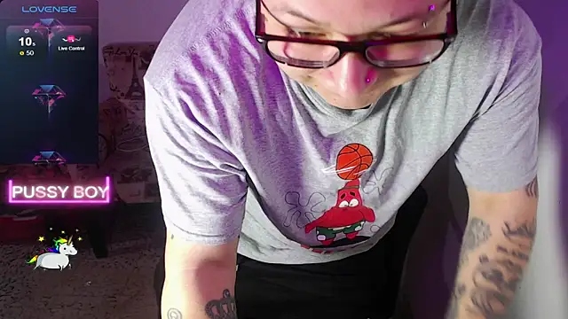 Snapshot of princeFtm chatting on 02.21.25 princeFtm online show from 02.21.25