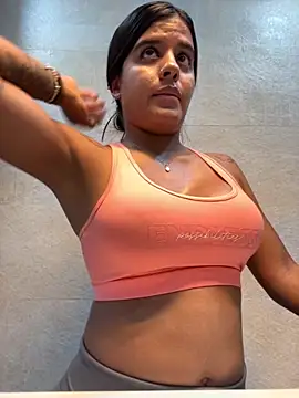 Snapshot of EmelyRogers chatting on 10.06.25 EmelyRogers online show from 10.06.25