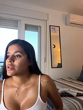 Snapshot of EmelyRogers chatting on 10.07.25 EmelyRogers online show from 10.07.25