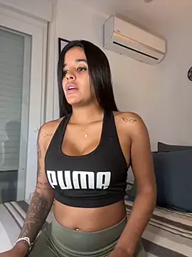 Snapshot of EmelyRogers chatting on 10.08.25 EmelyRogers online show from 10.08.25