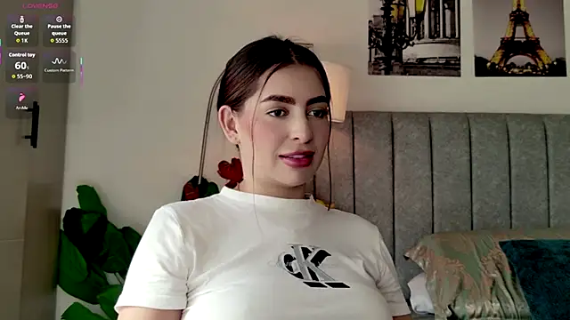 Snapshot of caralella chatting on 05.25.26 caralella online show from 05.25.26