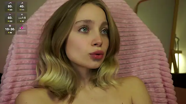 Snapshot of _LISA_BABYMETAL_ chatting on 12.13.24 LISA BABYMETAL online show from 12.13.24