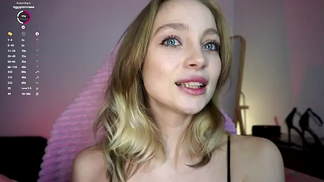 Snapshot of _LISA_BABYMETAL_ chatting on 12.15.24 LISA BABYMETAL online show from 12.15.24