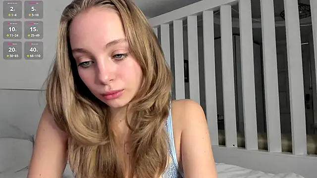 Snapshot of _LISA_BABYMETAL_ chatting on 11.08.25 LISA BABYMETAL online show from 11.08.25