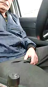 Snapshot of bottomhairy chatting on 12.19.24 bottomhairy online show from 12.19.24