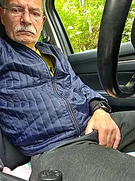 Snapshot of bottomhairy chatting on 09.11.25 bottomhairy online show from 09.11.25