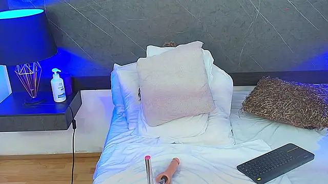 charlottebrowns  online show from 02.20.25