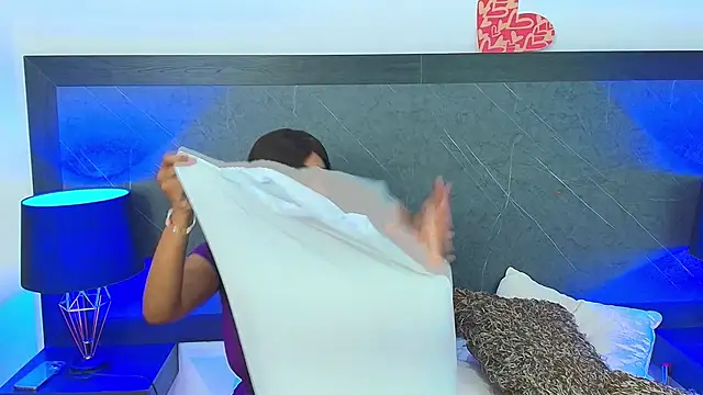 charlottebrowns  online show from 02.21.25