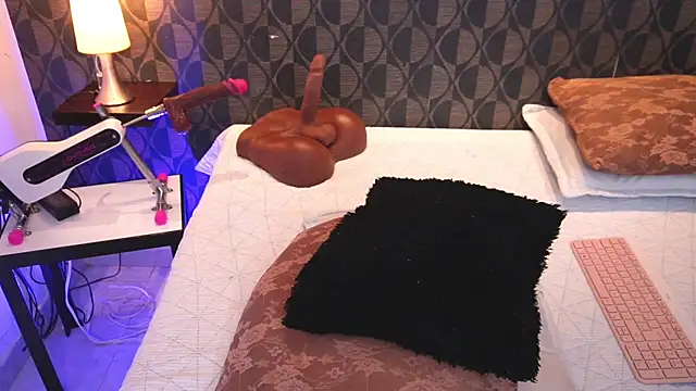 Snapshot of SharomRoss chatting on 10.06.25 SharomRoss online show from 10.06.25