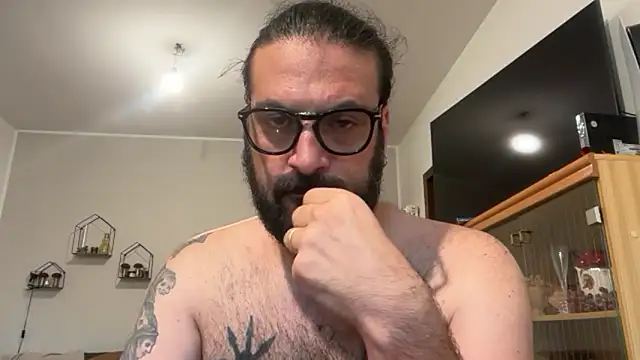 Snapshot of beardo85 chatting on 06.15.26 beardo85 online show from 06.15.26