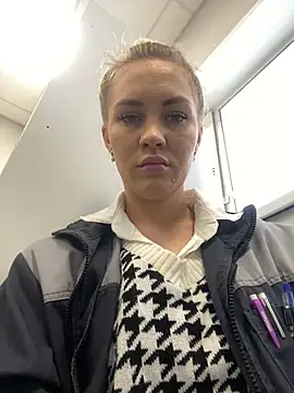 DreamGirl-777 online show from 02.28.25